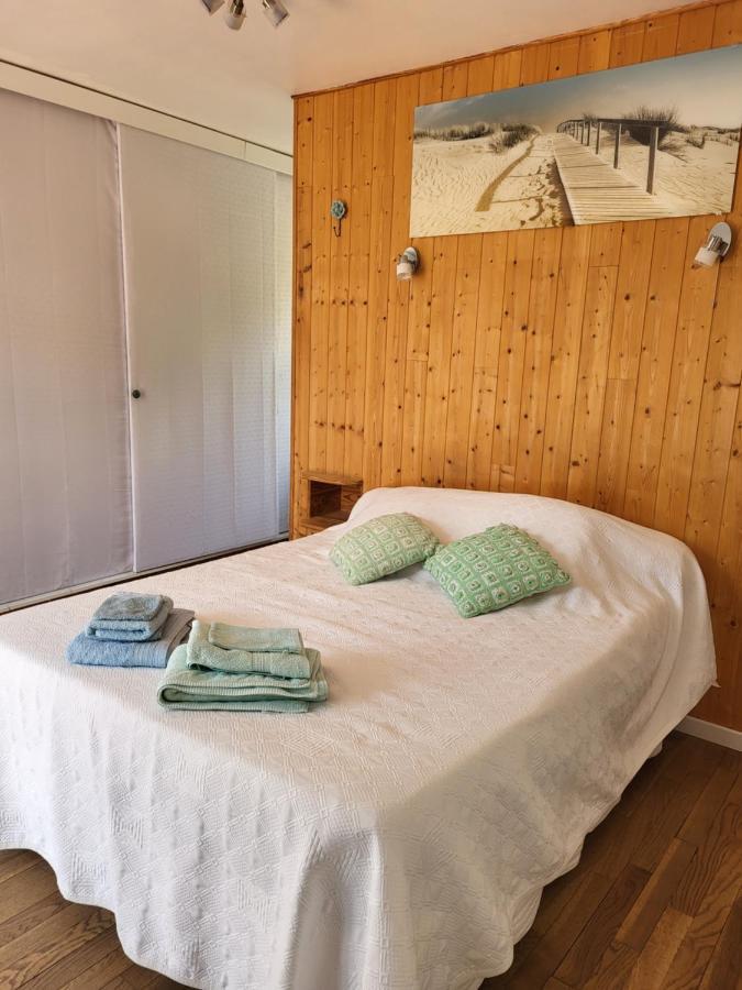 Chambre D'Hotes Le Chat Botte Espédaillac Exteriör bild