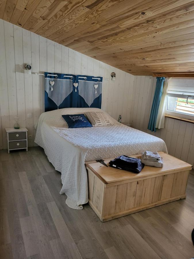 Chambre D'Hotes Le Chat Botte Espédaillac Exteriör bild