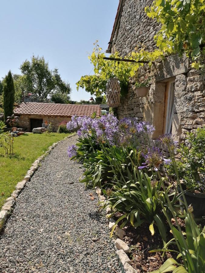 Chambre D'Hotes Le Chat Botte Espédaillac Exteriör bild