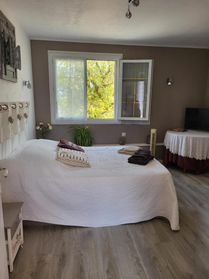 Chambre D'Hotes Le Chat Botte Espédaillac Exteriör bild