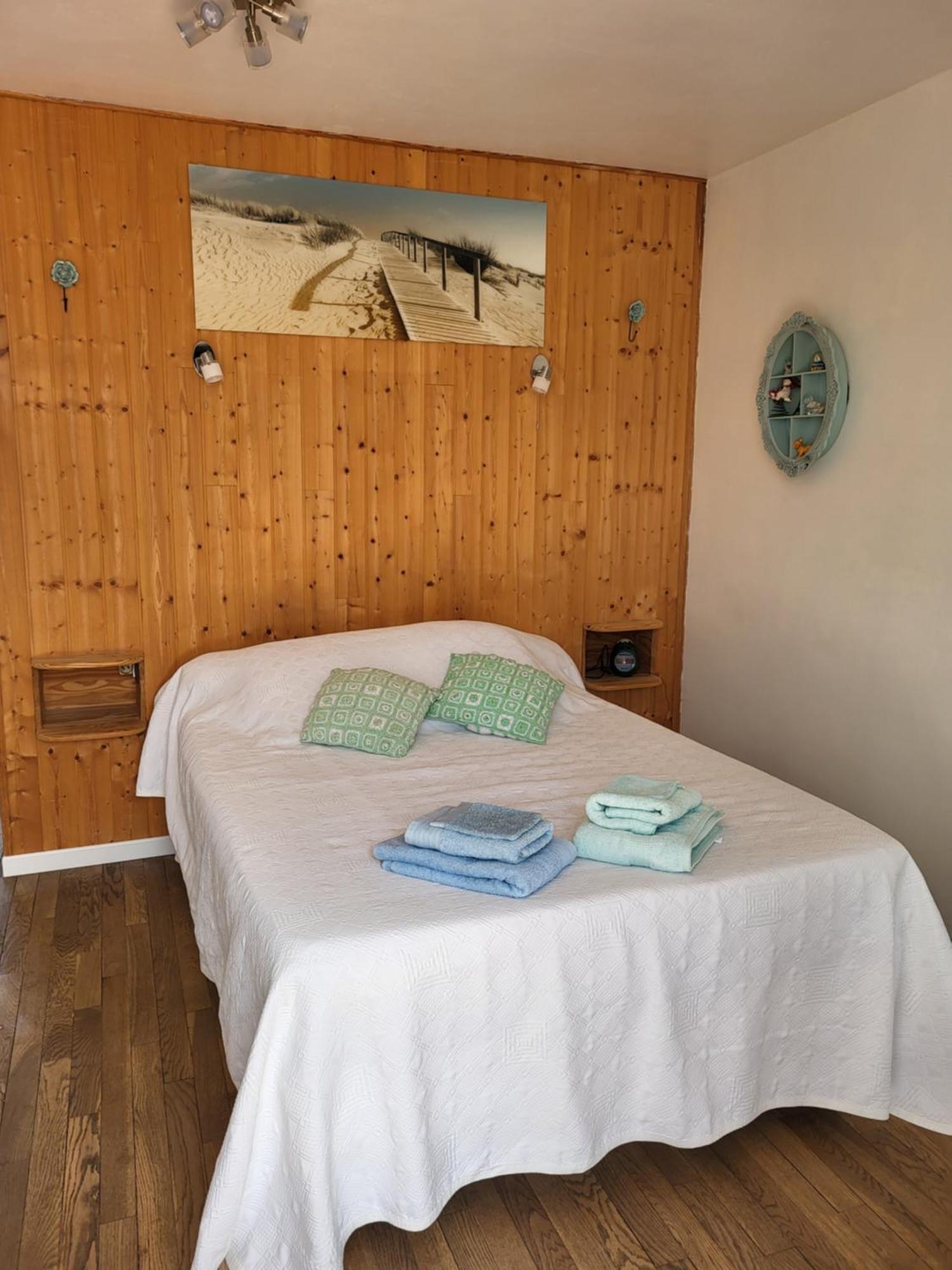 Chambre D'Hotes Le Chat Botte Espédaillac Exteriör bild